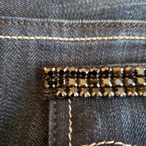 Guess, 29, low-rise, boot cut, dark blue jeans, like new! On trend!! Boho chic! - Picture 14 of 14